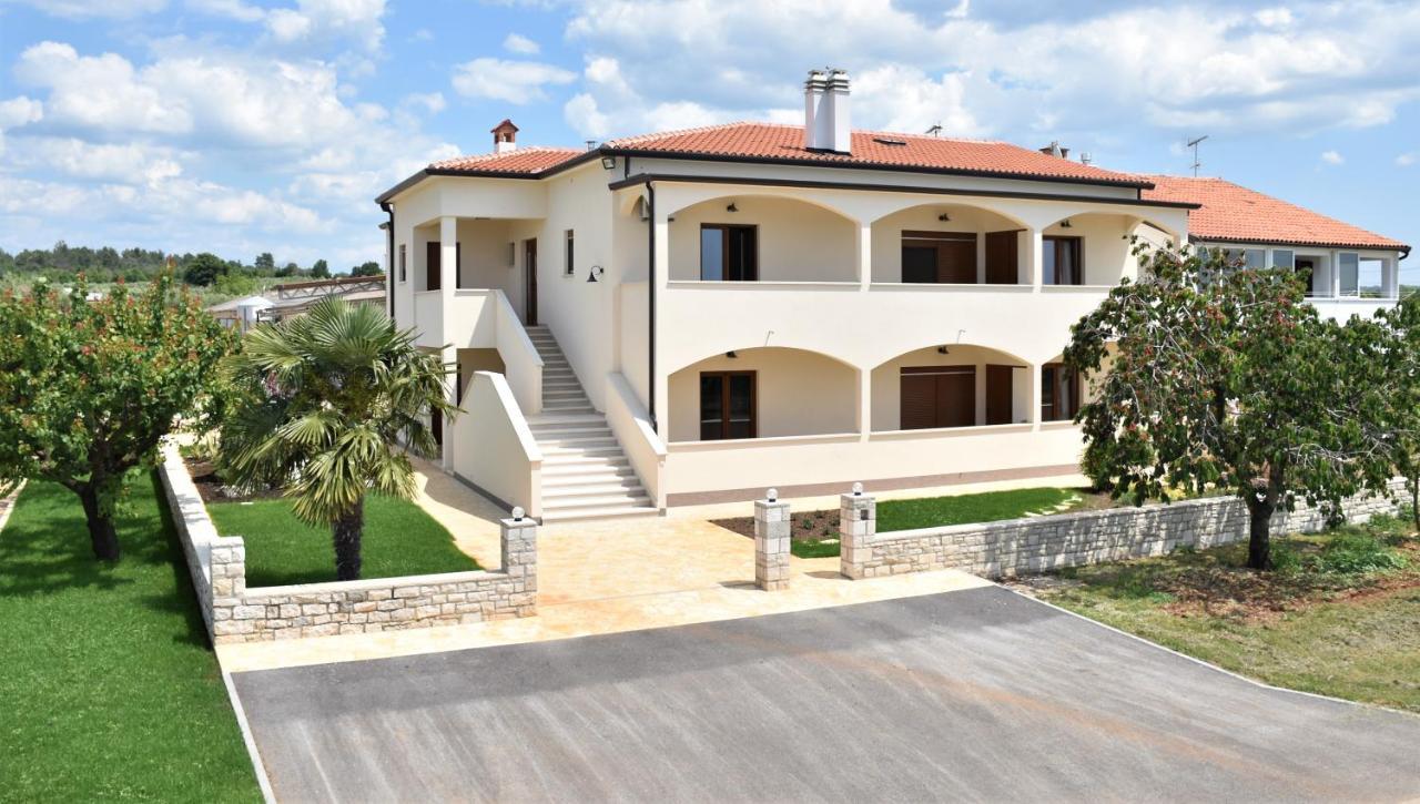 Apartmani Diana Novigrad Istria Dış mekan fotoğraf
